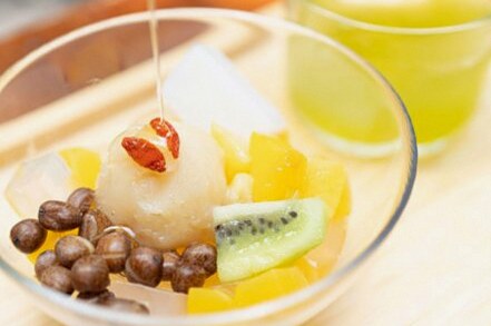 夏限定あんみつが老舗和菓子店に登場｜レモンピール入り餡とみかん寒天の和スイーツ