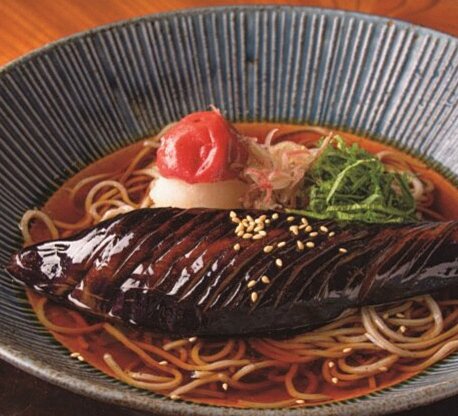 【高輪ゲートウェイ】凛々しいコシの二八蕎麦と絶品のつゆ！老舗仕込みの店主がつくる夏季限定「冷やかけ」を堪能