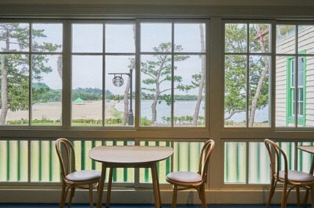 横浜・海の公園に新スターバックス｜登録有形文化財の洋館カフェ