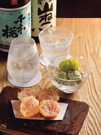 用賀の居酒屋『五月四日』で芋焼酎と粋なつまみの蜜月を体験。名店仕込みの技が光る