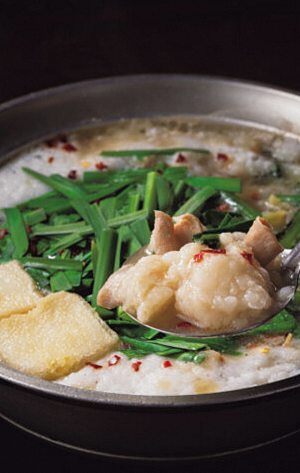 壱岐牛のモツ鍋、博多の水炊き、そして鉄板焼肉。東京で本場・福岡の肉料理が味わえる店3選