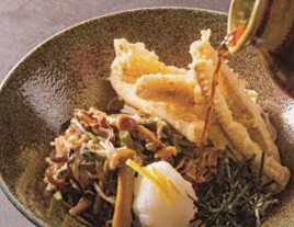 【鎌倉・長谷寺】江ノ電を降りてすぐのモダン蕎麦店で味わう名物そばが最高！巨大なちくわ天にもかぶりつきたい